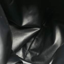 مملوكة مسبقًا حقيبة الكتف بوتيغا فينيتا هوب جلد إنتريشياتو أسود كبيرة