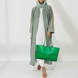 Pre Owned Bottega Veneta Green Intrecciato Leather Medium Arco Tote
