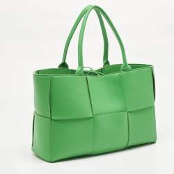 Pre Owned Bottega Veneta Green Intrecciato Leather Medium Arco Tote