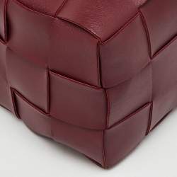 Pre Owned حقيبة باكت بوتيغا فينيتا كاسيت جلد أحمر صغيرة