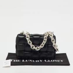 Pre Owned حقيبة كتف بوتيغا فينيتا جلد مبطن أسود بسلسلة كاسيت