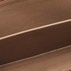 مملوكة مسبقًا محفظة بوتيغا فينيتا قلاب جلد انتريشياتو وردي كونتيننتال