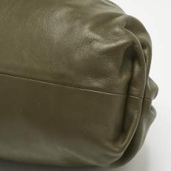 مملوكة مسبقًا حقيبة كلاتش بوتيغا فينيتا ذا باوتش كلاسيكية جلد أزرق فاتح