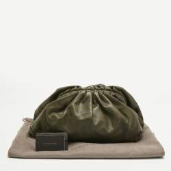 مملوكة مسبقًا حقيبة كلاتش بوتيغا فينيتا ذا باوتش كلاسيكية جلد أزرق فاتح