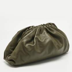 مملوكة مسبقًا حقيبة كلاتش بوتيغا فينيتا ذا باوتش كلاسيكية جلد أزرق فاتح