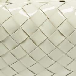 Pre Owned Bottega Veneta White Intrecciato Patent Leather Mini Jodie Hobo