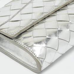 Pre Owned حقيبة كلتش بوتيغا فينيتا أنديامو متوسطة جلد إنتريشياتو عنابية