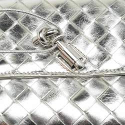 Pre Owned حقيبة كلتش بوتيغا فينيتا أنديامو متوسطة جلد إنتريشياتو عنابية