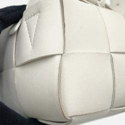 Pre Owned Bottega Veneta Maxi Intrecciato Brique Cassette Hobo Bag White Lambskin Size Small