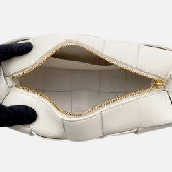Pre Owned Bottega Veneta Maxi Intrecciato Brique Cassette Hobo Bag White Lambskin Size Small