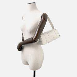 Pre Owned Bottega Veneta Maxi Intrecciato Brique Cassette Hobo Bag White Lambskin Size Small
