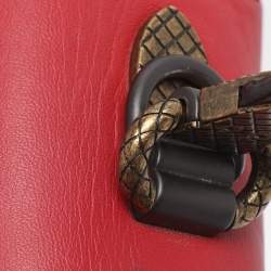 مملوكة مسبقًا حقيبة بوتيغا فينيتا يد علوية بيازا صغيرة جلد متعددة الألوان