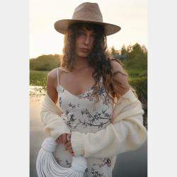 مملوكة مسبقًا Bottega Veneta White Double Knot Leather Top Handle