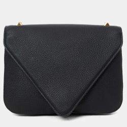 مملوكة مسبقًا Bottega Veneta Black Small Mount Leather Envelope Shoulder Bag