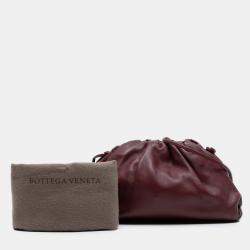 مملوكة مسبقًا حقيبة كروس بودي بوتيغا فينيتا ذا ميني باوتش جلد حمل أحمر