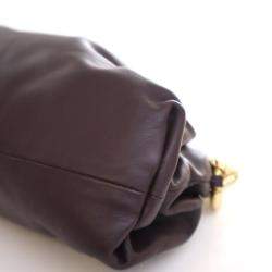 مملوكة مسبقًا حقيبة بوتيغا فينيتا ذا تشين كلاتش جلد عجل كبير