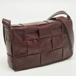 مملوكة مسبقًا حقيبة كتف بوتيغا فينيتا كاسيت جلد انتريشياتو أرجواني فاتح