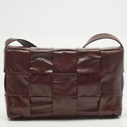 مملوكة مسبقًا حقيبة كتف بوتيغا فينيتا كاسيت جلد انتريشياتو أرجواني فاتح