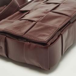 مملوكة مسبقًا حقيبة كتف بوتيغا فينيتا كاسيت جلد انتريشياتو أرجواني فاتح