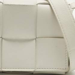 مملوكة مسبقًا Bottega Veneta Cassette Mini White Intrecciato Leather Crossbody Bag