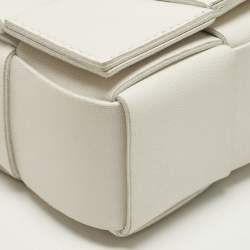 مملوكة مسبقًا Bottega Veneta Cassette Mini White Intrecciato Leather Crossbody Bag