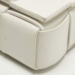 مملوكة مسبقًا Bottega Veneta Cassette Mini White Intrecciato Leather Crossbody Bag