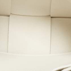 مملوكة مسبقًا Bottega Veneta Cassette Mini White Intrecciato Leather Crossbody Bag