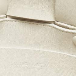 مملوكة مسبقًا Bottega Veneta Cassette Mini White Intrecciato Leather Crossbody Bag