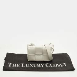 مملوكة مسبقًا Bottega Veneta Cassette Mini White Intrecciato Leather Crossbody Bag