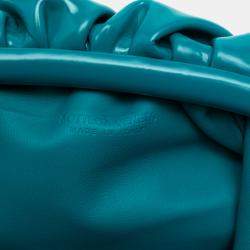 مملوكة مسبقًا حقيبة كروس بوتيغا فينيتا ميني أزرق برّاق بحزام خرزي