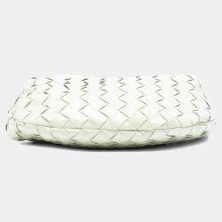 مملوكة مسبقًا حقيبة بوتيغا فينيتا جودي صغيرة بيضاء براءة اختراع نسيج انتريشياتو