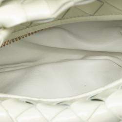 مملوكة مسبقًا حقيبة بوتيغا فينيتا جودي صغيرة بيضاء براءة اختراع نسيج انتريشياتو