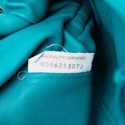 مملوكة مسبقًا Bottega Veneta Blue Patent Beaded Strap The Mini Pouch Crossbody