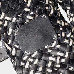 مملوكة مسبقًا حقيبة يد بوتيغا فينيتا ليدو كبيرة جلد انتريشياتو أبيض أسود