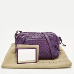 مملوكة مسبقًا Bottega Veneta Pocket Purple Intrecciato Leather Camera Crossbody Bag