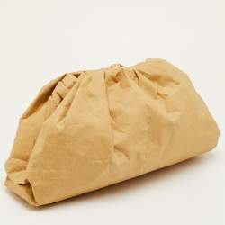 مملوكة مسبقًا Bottega Veneta The Pouch Beige Kraft Paper Carta Clutch