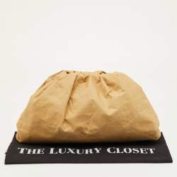 مملوكة مسبقًا Bottega Veneta The Pouch Beige Kraft Paper Carta Clutch
