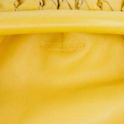 مملوكة مسبقًا Bottega Veneta Yellow Nappa Intrecciato The Mini Pouch Crossbody