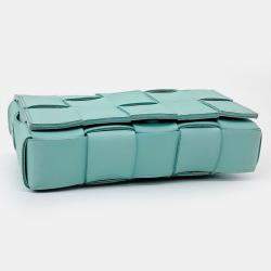 مملوكة مسبقًا حقيبة بوتيغا فينيتا جلد زرقاء كاسيت صغيرة