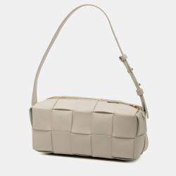 مملوكة مسبقًا حقيبة بوتيغا فينيتا كاسيت بريك ناعمة صغيرة صناعة إنتريشياتو بيضاء