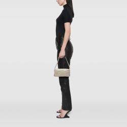 مملوكة مسبقًا حقيبة بوتيغا فينيتا كاسيت بريك ناعمة صغيرة صناعة إنتريشياتو بيضاء