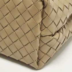 مملوكة مسبقًا حقيبة يد توتس بوتيغا فينيتا أنديانو متوسطة جلد إنتريشياتو بلون بني فاتح