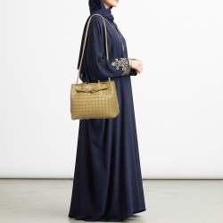 مملوكة مسبقًا حقيبة يد توتس بوتيغا فينيتا أنديانو متوسطة جلد إنتريشياتو بلون بني فاتح