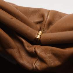 مملوكة مسبقًا حقيبة كلتش بوتيغا فينيتا جلد بني تين 