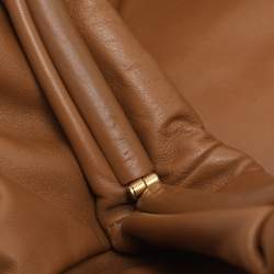 مملوكة مسبقًا حقيبة كلتش بوتيغا فينيتا جلد بني تين 