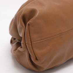 مملوكة مسبقًا حقيبة كلتش بوتيغا فينيتا جلد بني تين 