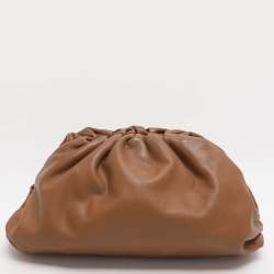 مملوكة مسبقًا حقيبة كلتش بوتيغا فينيتا جلد بني تين 