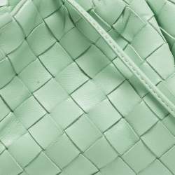 مملوكة مسبقًا حقيبة صغيرة بوتيغا فينيتا ذا باوتش جلد إنتريتشياتو أخضر فاتح