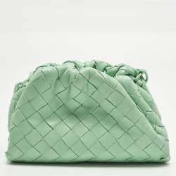 مملوكة مسبقًا حقيبة صغيرة بوتيغا فينيتا ذا باوتش جلد إنتريتشياتو أخضر فاتح