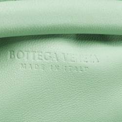 مملوكة مسبقًا حقيبة صغيرة بوتيغا فينيتا ذا باوتش جلد إنتريتشياتو أخضر فاتح